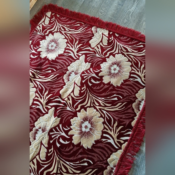 Gorgeous Burgundy & Gold Embossed Velvet Throw Blanket With Fringes Wall Hanging - Picture 2 of 5